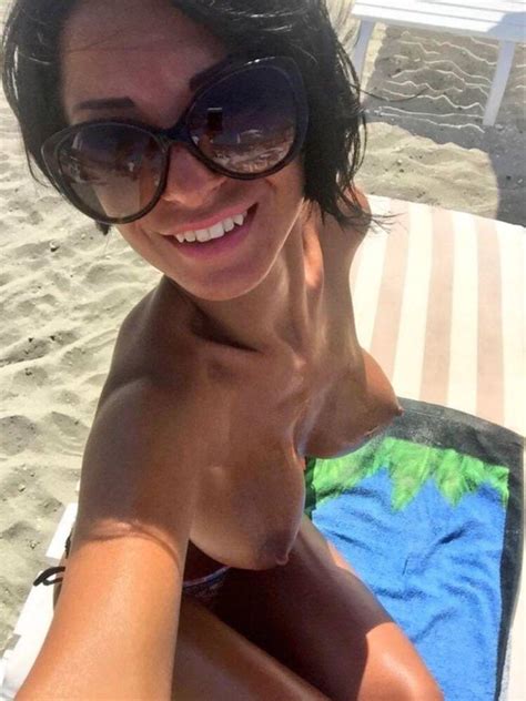 Stare kobiety nago prezentujÄ… seksowne wdziÄ™ki ...